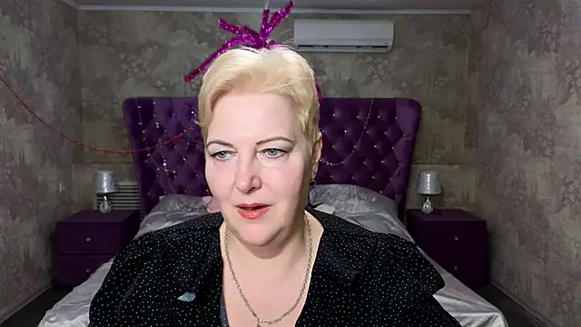 Sandra Snow online show from 02-12-25, 02:10