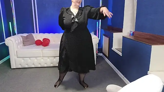 Sandra Snow online show from 02-18-25, 06:26