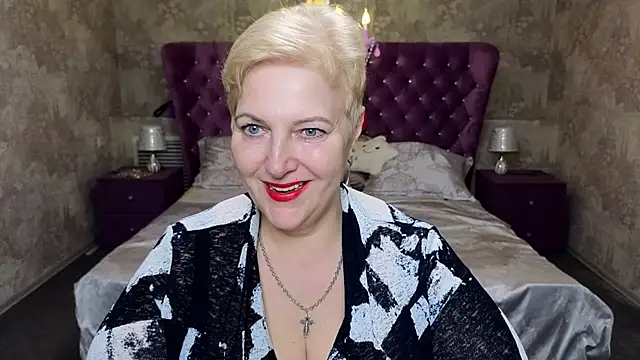 Sandra Snow online show from 02-26-25, 02:36