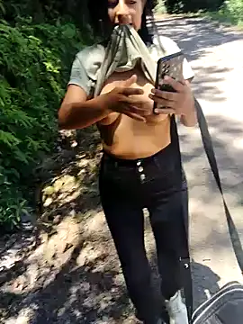 Snapshot of Danna-linyi chatting on 12-12-24, 05:48 Danna-linyi online show from 12-12-24, 05:48