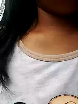 Snapshot of Danna-linyi chatting on 12-15-24, 04:15 Danna-linyi online show from 12-15-24, 04:15