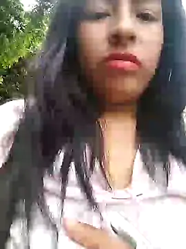 Snapshot of Danna-linyi chatting on 01-05-25, 03:23 Danna-linyi online show from 01-05-25, 03:23