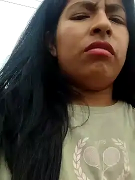 Snapshot of Danna-linyi chatting on 01-09-25, 04:06 Danna-linyi online show from 01-09-25, 04:06