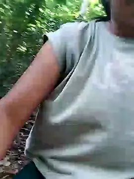 Snapshot of Danna-linyi chatting on 01-13-25, 04:19 Danna-linyi online show from 01-13-25, 04:19