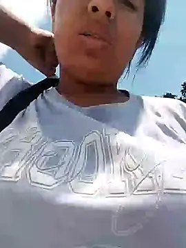 Snapshot of Danna-linyi chatting on 01-19-25, 06:32 Danna-linyi online show from 01-19-25, 06:32