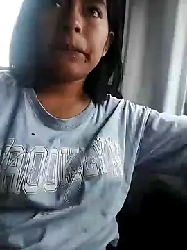 Snapshot of Danna-linyi chatting on 01-19-25, 10:17 Danna-linyi online show from 01-19-25, 10:17