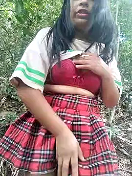 Snapshot of Danna-linyi chatting on 03-15-25, 07:16 Danna-linyi online show from 03-15-25, 07:16