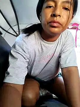 Snapshot of Danna-linyi chatting on 03-19-25, 05:17 Danna-linyi online show from 03-19-25, 05:17