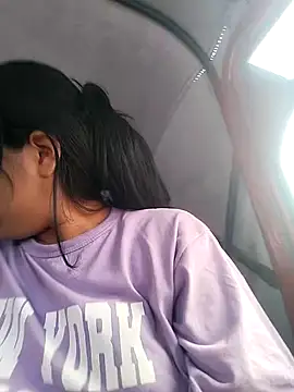 Snapshot of Danna-linyi chatting on 03-20-25, 07:57 Danna-linyi online show from 03-20-25, 07:57