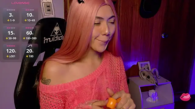 Aurora Hotson online show from 11-25-25, 12:54