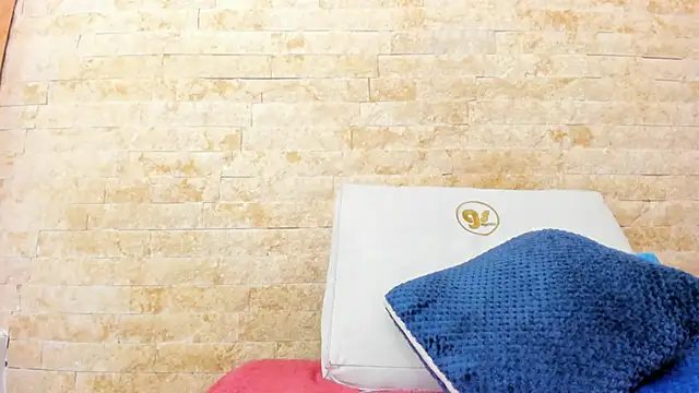 mia roldan  online show from 12-02-25, 01:39