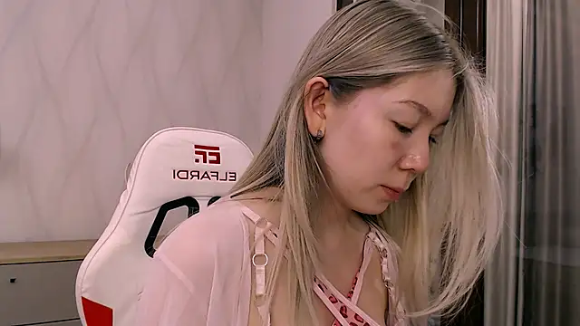 Babby Rabbit online show from 12-19-25, 02:35