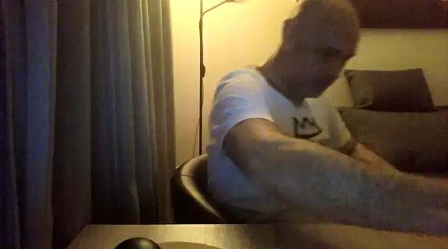 Snapshot of Avamereandmikel chatting on 03-23-25, 12:04 Avamereandmikel online show from 03-23-25, 12:04