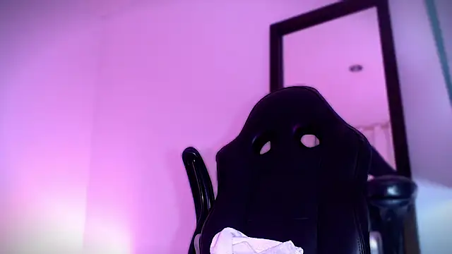 Junihn0 online show from 09-28-25, 09:53