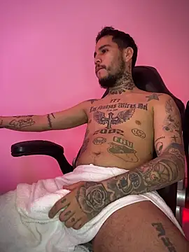 Junihn0 online show from 11-17-25, 09:09