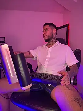 Junihn0 online show from 12-16-25, 08:19