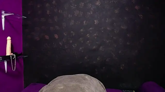 Sadie Queen online show from 12-16-24, 05:33