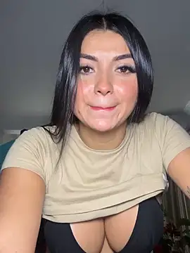 Snapshot of SofiDavid chatting on 12-15-25, 04:44 SofiDavid online show from 12-15-25, 04:44