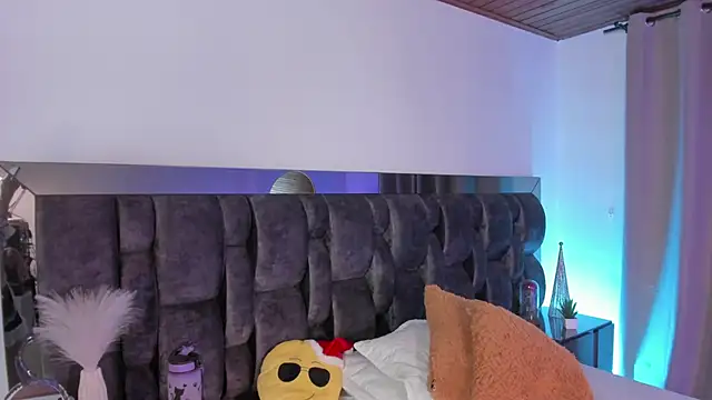 Snapshot of CarolHorny_1 chatting on 12-22-25, 02:08 CarolHorny 1 online show from 12-22-25, 02:08