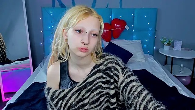 Snapshot of Lexy-Woorhez chatting on 02-17-25, 10:29 Lexy-Woorhez online show from 02-17-25, 10:29