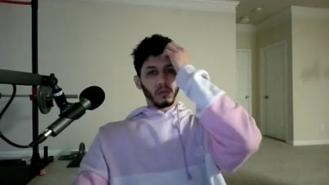 Snapshot of DamnKevin chatting on 01-06-25, 02:14 DamnKevin online show from 01-06-25, 02:14