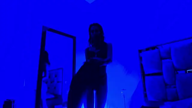 Snapshot of jolie_lov chatting on 02-14-25, 01:40 jolie lov online show from 02-14-25, 01:40