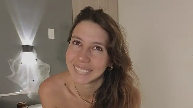 Snapshot of jolie_lov chatting on 10-18-25, 01:12 jolie lov online show from 10-18-25, 01:12