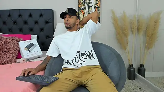 Robin Rief online show from 03-01-25, 03:32