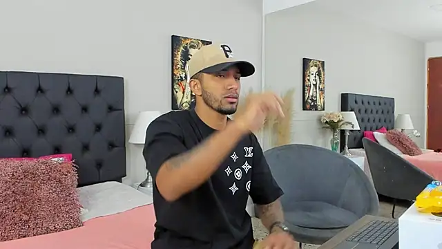 Robin Rief online show from 03-06-25, 03:24