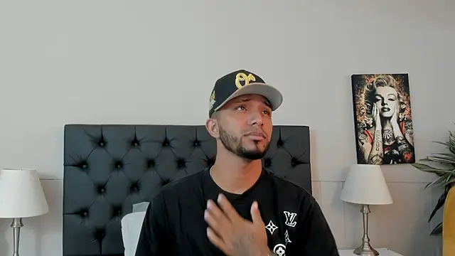 Robin Rief online show from 09-29-25, 03:22