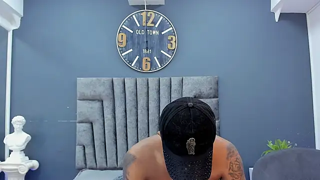 Robin Rief online show from 04-08-26, 07:36