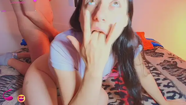 Snapshot of JeremmyAndStacy chatting on 12-19-25, 10:33 JeremmyAndStacy online show from 12-19-25, 10:33