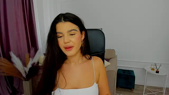 Snapshot of AlluringAriel chatting on 02-06-25, 06:29 AlluringAriel online show from 02-06-25, 06:29