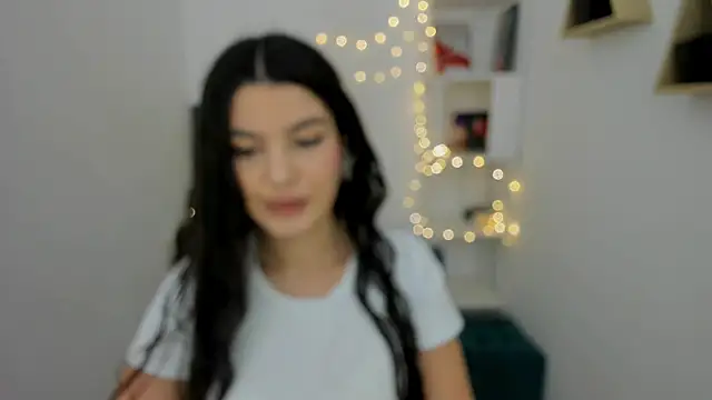 Snapshot of AlluringAriel chatting on 02-21-25, 03:23 AlluringAriel online show from 02-21-25, 03:23