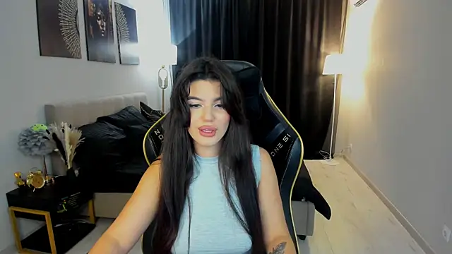 Snapshot of AlluringAriel chatting on 09-19-25, 11:33 AlluringAriel online show from 09-19-25, 11:33