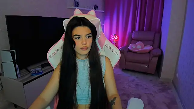 Snapshot of AlluringAriel chatting on 09-20-25, 07:15 AlluringAriel online show from 09-20-25, 07:15