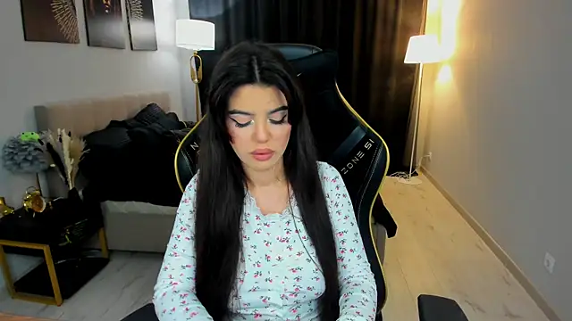 Snapshot of AlluringAriel chatting on 09-24-25, 11:35 AlluringAriel online show from 09-24-25, 11:35