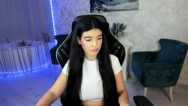 Snapshot of AlluringAriel chatting on 09-25-25, 02:10 AlluringAriel online show from 09-25-25, 02:10