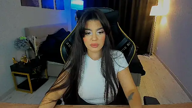 Snapshot of AlluringAriel chatting on 09-27-25, 07:41 AlluringAriel online show from 09-27-25, 07:41