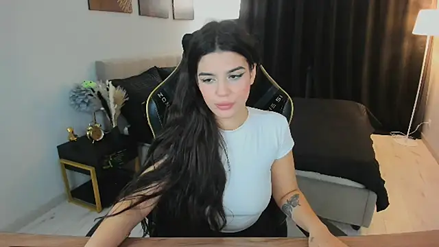 Snapshot of AlluringAriel chatting on 10-01-25, 08:04 AlluringAriel online show from 10-01-25, 08:04