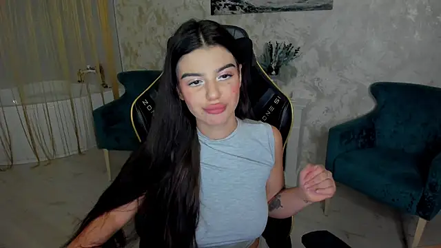 Snapshot of AlluringAriel chatting on 10-06-25, 07:44 AlluringAriel online show from 10-06-25, 07:44