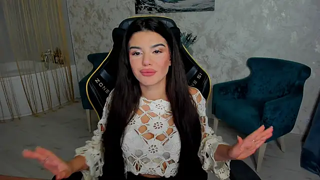 Snapshot of AlluringAriel chatting on 10-13-25, 07:36 AlluringAriel online show from 10-13-25, 07:36