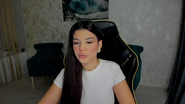 Snapshot of AlluringAriel chatting on 10-19-25, 07:36 AlluringAriel online show from 10-19-25, 07:36