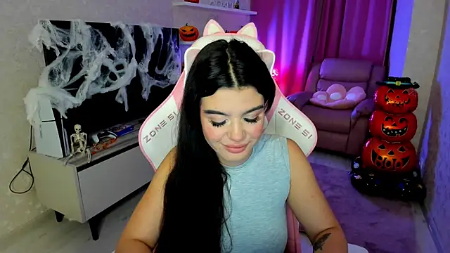 Snapshot of AlluringAriel chatting on 10-24-25, 07:32 AlluringAriel online show from 10-24-25, 07:32