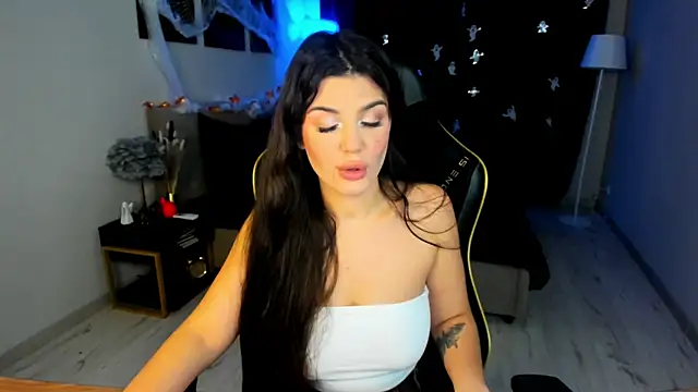 Snapshot of AlluringAriel chatting on 10-28-25, 07:27 AlluringAriel online show from 10-28-25, 07:27