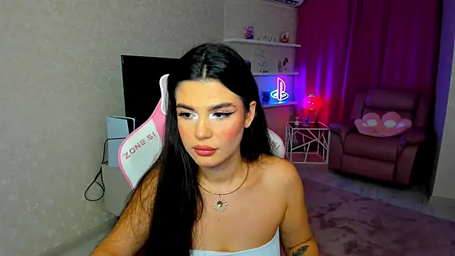 Snapshot of AlluringAriel chatting on 11-08-25, 12:27 AlluringAriel online show from 11-08-25, 12:27