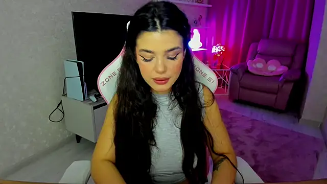 Snapshot of AlluringAriel chatting on 11-10-25, 06:18 AlluringAriel online show from 11-10-25, 06:18