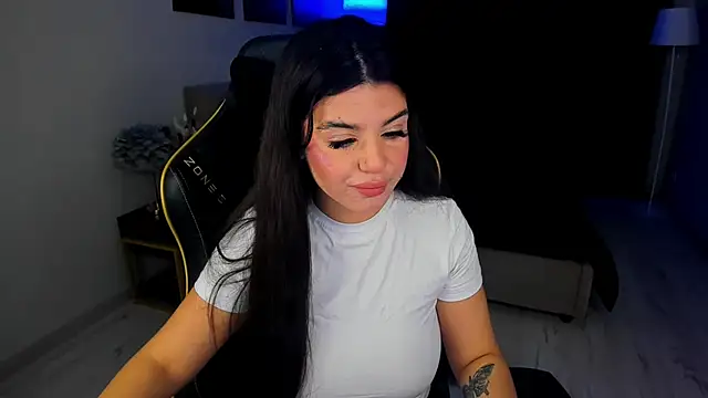 Snapshot of AlluringAriel chatting on 11-24-25, 07:35 AlluringAriel online show from 11-24-25, 07:35