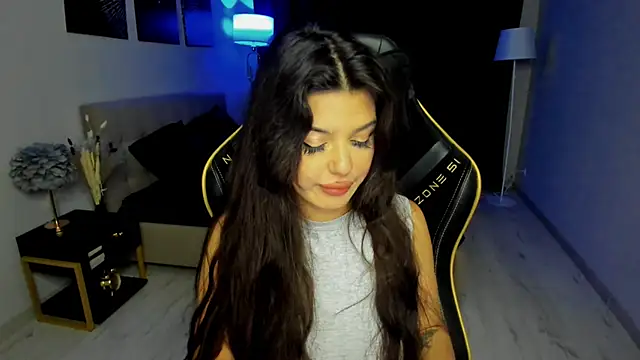 Snapshot of AlluringAriel chatting on 12-04-25, 11:41 AlluringAriel online show from 12-04-25, 11:41