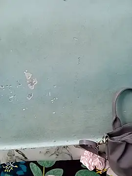 Snapshot of Haniya-143 chatting on 12-21-25, 11:12 Haniya-143 online show from 12-21-25, 11:12